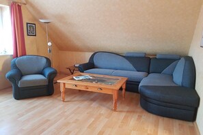 Smart TV, lareira, aparelho de som