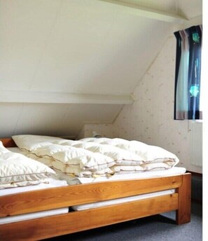 3 bedrooms, iron/ironing board, free WiFi