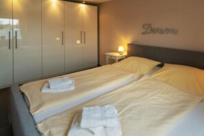 1 bedroom, travel crib, free WiFi