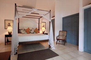 7 bedrooms, iron/ironing board, WiFi, bed sheets