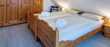3 bedrooms, travel cot, free WiFi