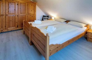 3 bedrooms, travel cot, free WiFi - Lucy Comfortable holiday residence (Norddeich)