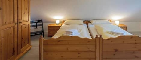 3 bedrooms, travel cot, free WiFi