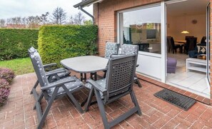 Outdoor dining - Lucy Comfortable holiday residence (Norddeich)