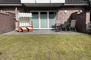 Outdoor dining - Holiday apartment Deichschaf (Norden)