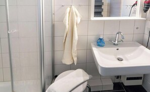 Shower, hair dryer - Holiday apartment Strandmuschel (Norddeich)