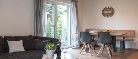 Smart TV, table football