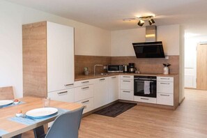Kühlschrank, Ofen, Herdplatte, Geschirrspüler