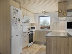 Fridge, microwave, dishwasher, cookware/dishes/utensils