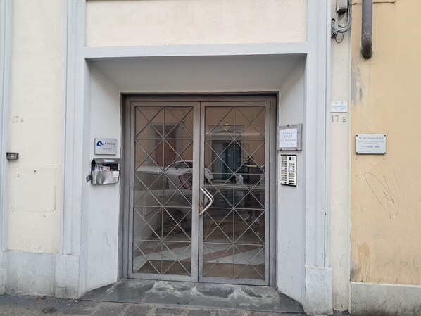 Front of property - Mamo Florence - Mosse Teatro Apartment (Florence)
