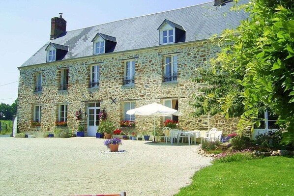Exterior - La Vimonderie Comfortable holiday residence (Cavigny bei St.Lo)