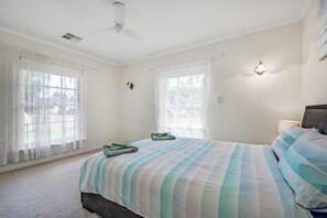 2 dormitorios, tabla de planchar con plancha, Internet y ropa de cama