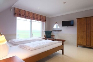 3 habitaciones, escritorio, tabla de planchar con plancha y wifi gratis 