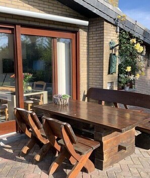 Outdoor dining - Ogentroost Comfortable holiday residence (Julianadorp)