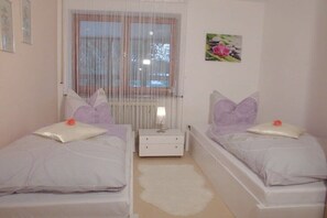 2 chambres, fer et planche à repasser, accès Internet, draps fournis