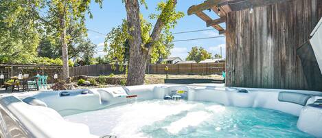 Bain à remous extérieur