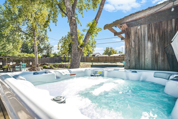 Baignoire à remous extérieure