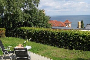 Outdoor dining - The studio with sea view (Lohme)