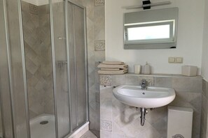 Shower, hair dryer - The studio with sea view (Lohme)
