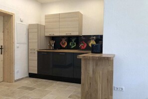 Kühlschrank, Ofen, Herdplatte, Geschirrspüler