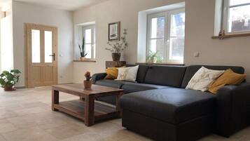 Fernseher, DVD-Player, Stereoanlage