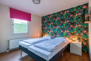 2 bedrooms, iron/ironing board, free WiFi