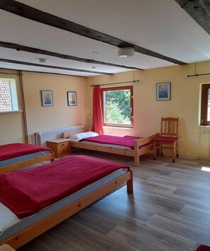 8 bedrooms, iron/ironing board, free WiFi