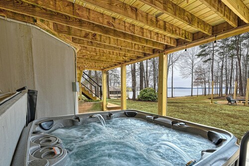 Luxurious 8-Bed Lakefront Retreat with Private Beach, Hot Tub & Sauna!