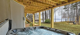 Luxurious 8-Bed Lakefront Retreat with Private Beach, Hot Tub & Sauna!