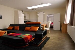 Smart-TV, DVD-Player, Stereoanlage