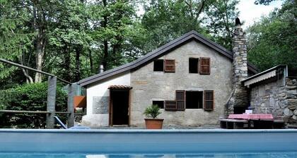 Typical, romantic Ticino cottage