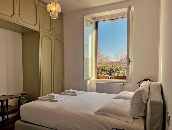 2 bedrooms, iron/ironing board, WiFi, bed sheets