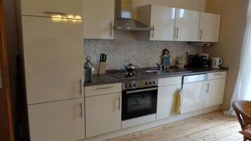 Kühlschrank, Ofen, Herdplatte, Geschirrspüler