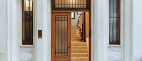 Entrada al alojamiento