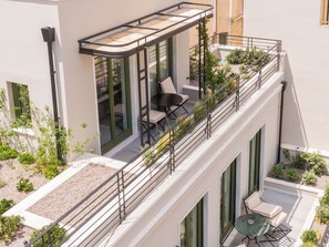 DUPLEX EXECUTIVE SUITE With 1 King and 2 double sofa beds | Terrace/patio - Athens Capital Suites-Mgallery Collection (Athens)