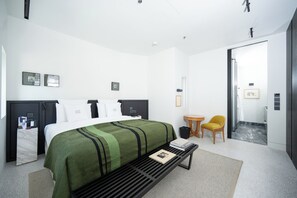 Duplex exécutif, 1 très grand lit et 1 canapé-lit (SUITE) | Minibar, coffre-fort, bureau, rideaux d’obscurcissement