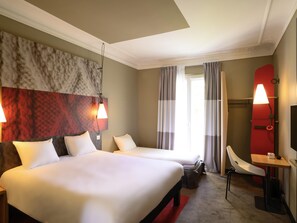 Quarto triplo, várias camas | Quartos à prova de som, ferros/tábuas de passar roupa