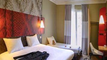 Triple Room, Multiple Beds | Soundproofing, iron/ironing board