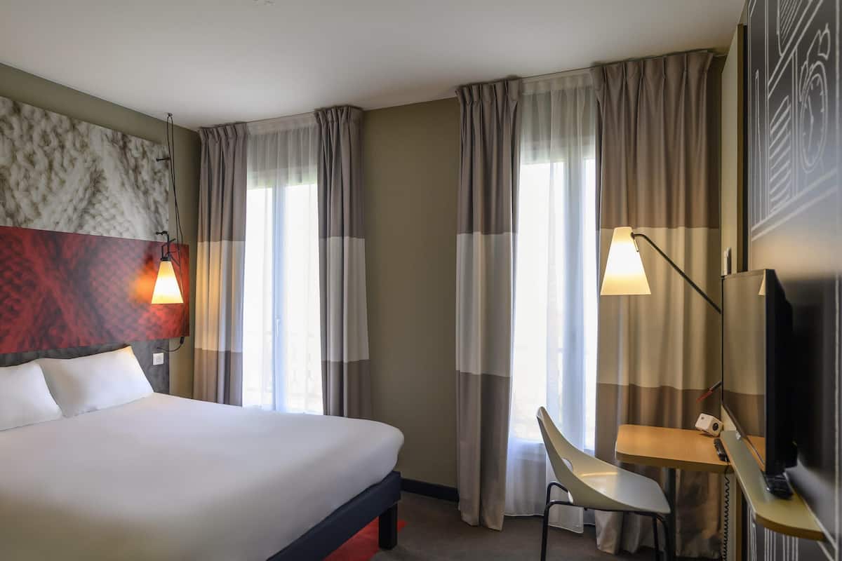 Standard Room, 1 Double Bed | Soundproofing, iron/ironing board