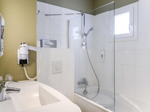 Sistema de insonorización y tabla de planchar con plancha