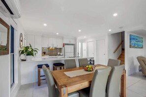 Dining - Sunshine Splendour Central & Close to Everything (Maroochydore Region)