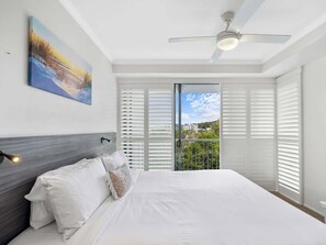 3 habitaciones, tabla de planchar con plancha, wifi y ropa de cama 