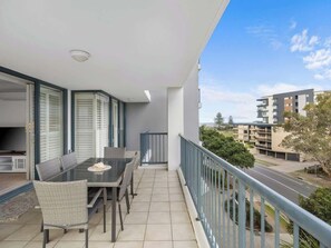 Outdoor dining - Coastal Charmer Resort-style Living at Alex Beach (Mooloolaba Region)