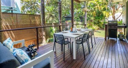 Moffat Beach Magic: Family and Pet Friendly Oasis
