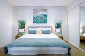 4 間睡房、書桌、熨斗/熨衫板、可攜式嬰兒床