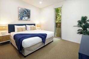 4 bedrooms, desk, iron/ironing board, travel cot