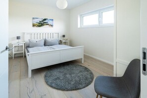 3 slaapkamers, een strijkplank/strijkijzer, reisbedje, gratis wifi