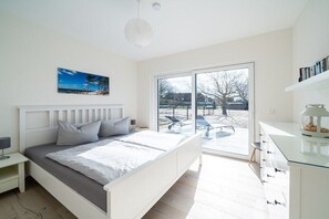 3 habitaciones, tabla de planchar con plancha y cuna de viaje 