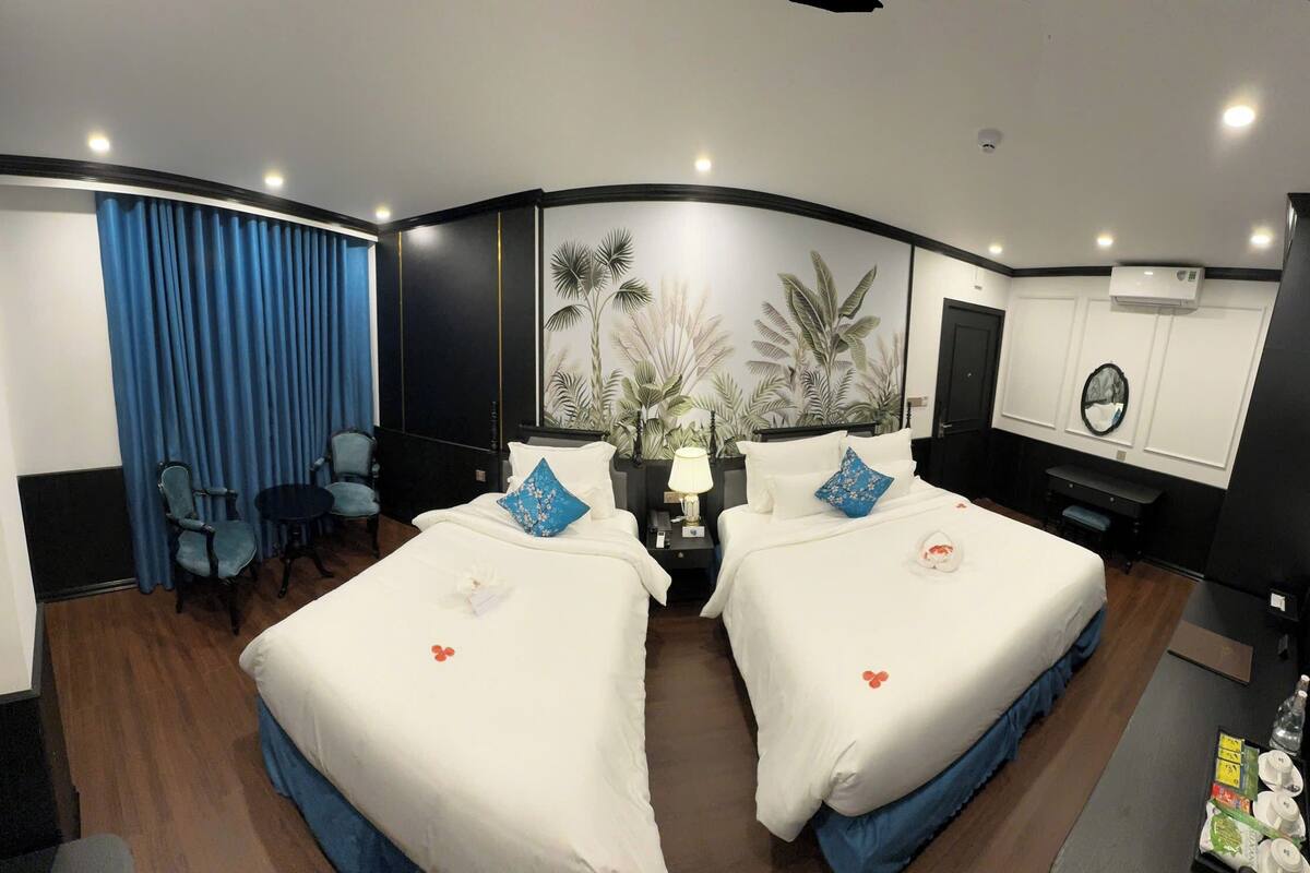 Premium Triple Room | 1 bedroom, minibar, in-room safe, desk