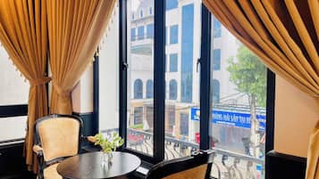 Chambre Prestige double, balcon, vue sur la ville | Vue sur la ville